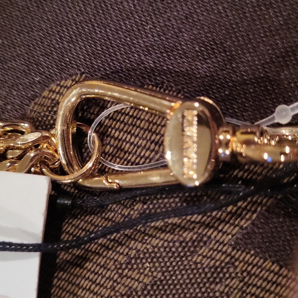 - Brahmin  Hp  chain clip off or around neck chain laynard  color shiny black ⚫️ - Picture 5 of 10